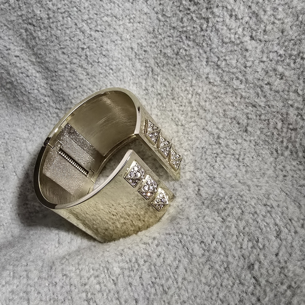 NWT victory secret cuff bracelet lots of sparkle, gold‎ color